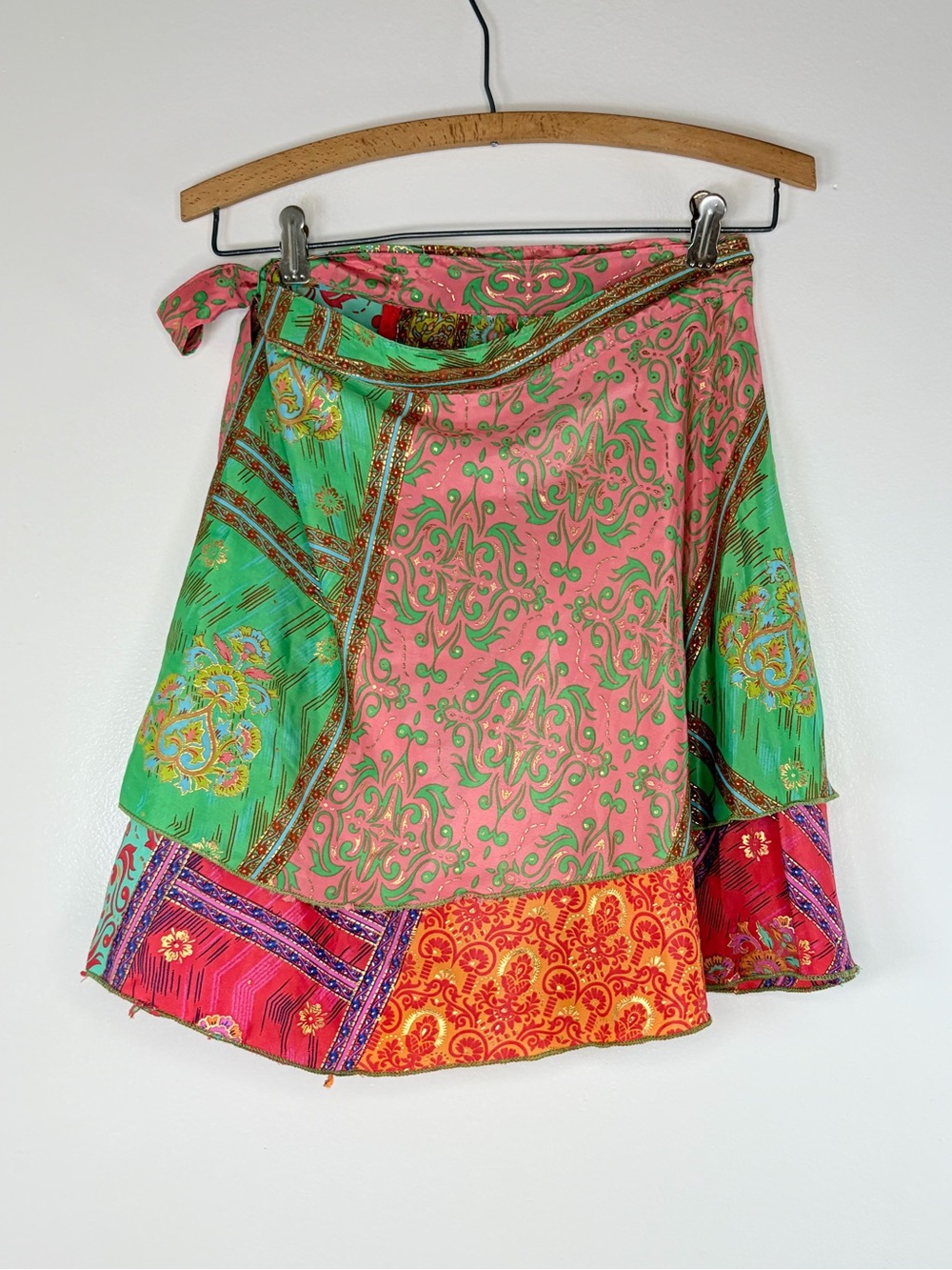 Corte Hindú Silk Mini Wrap Skirt One Size - Picture 6 of 8